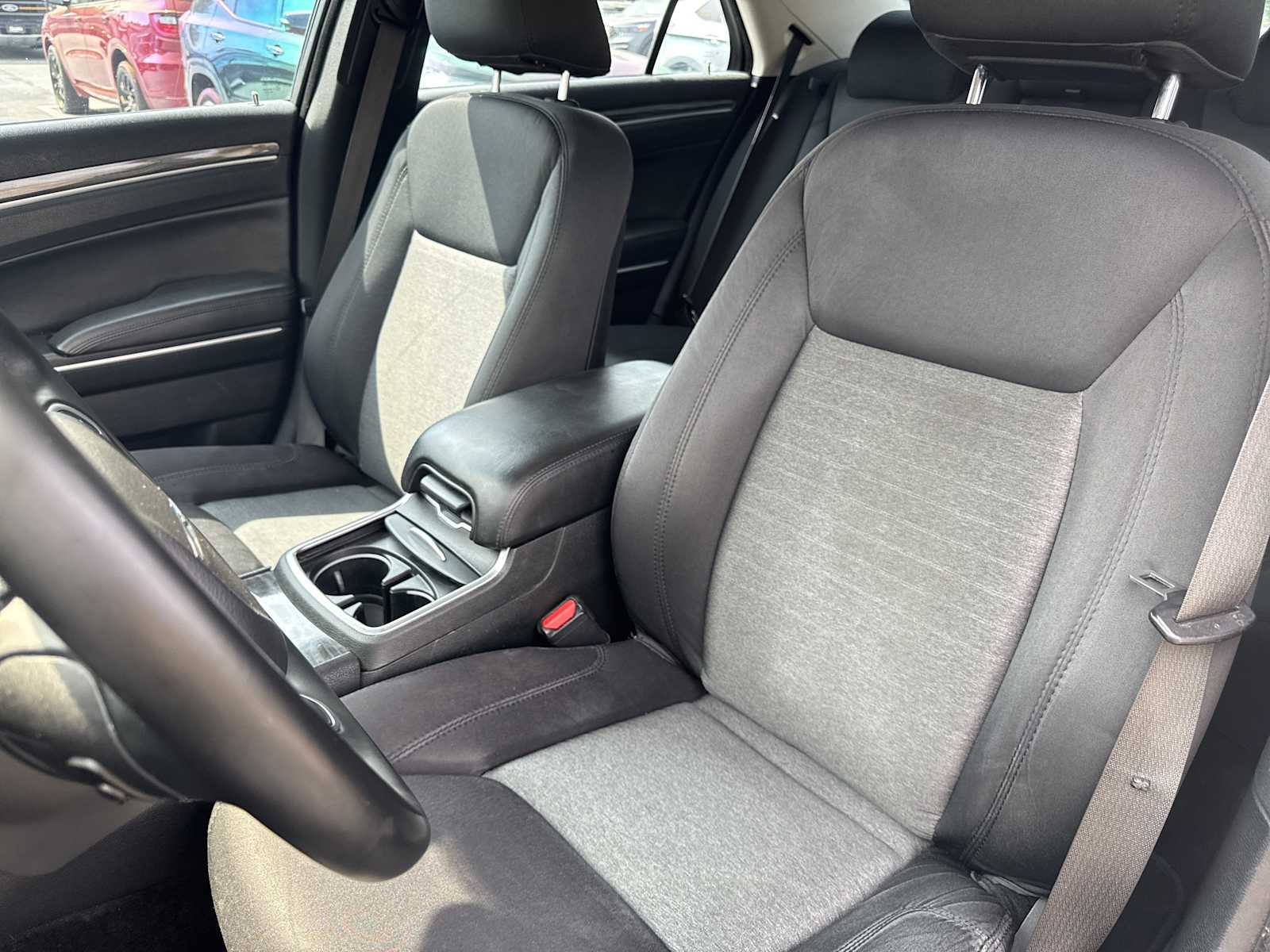 2018 Chrysler 300 Touring photo 15