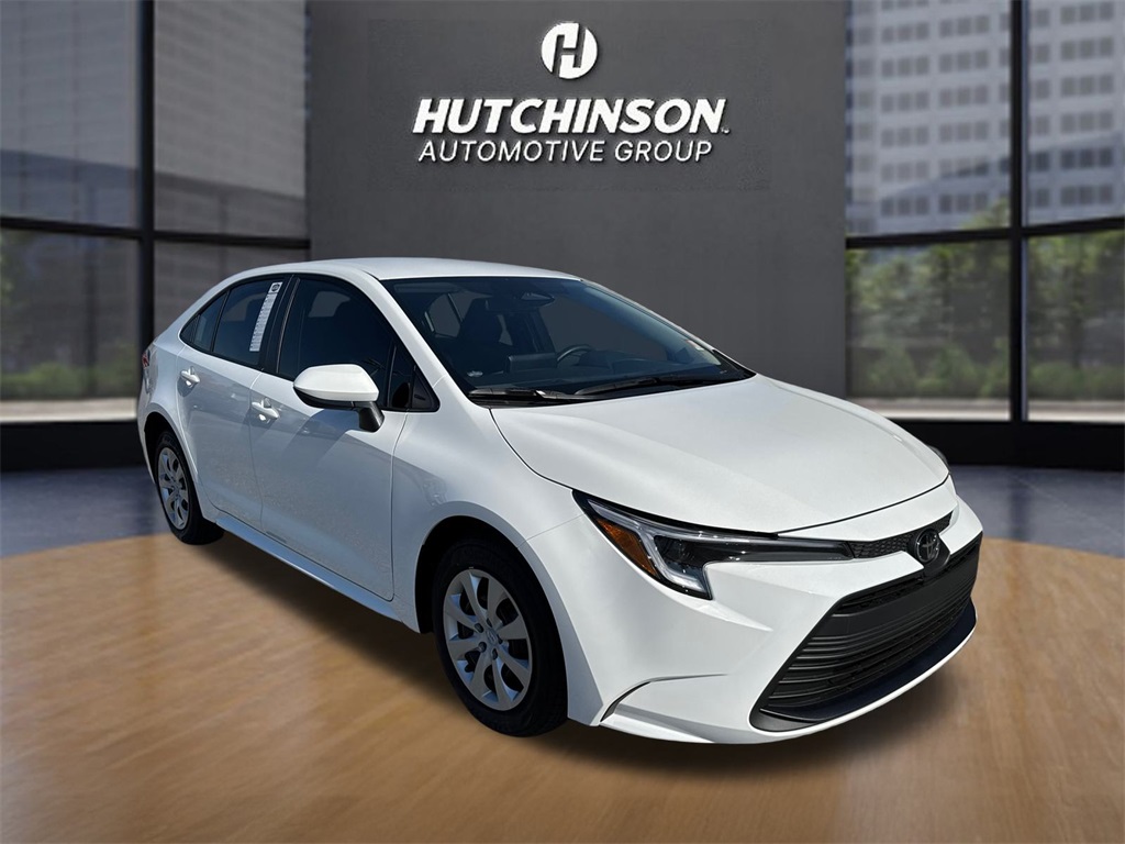 2026 Toyota Corolla LE's photo