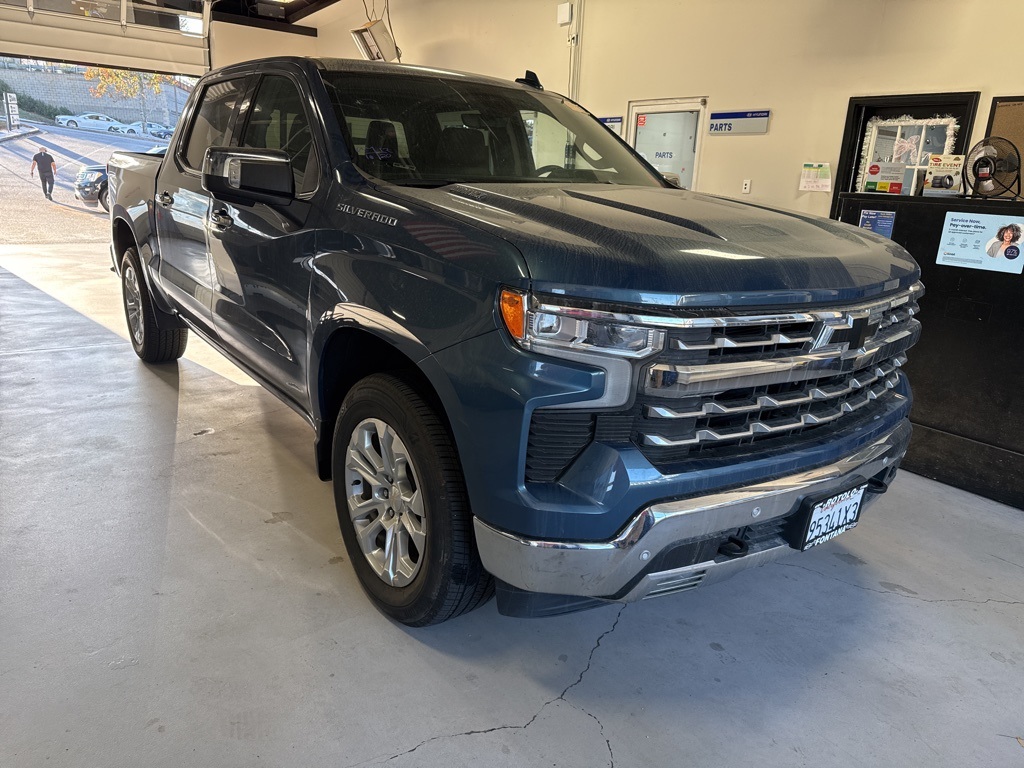 2024 Chevrolet Silverado 1500 LTZ photo 3