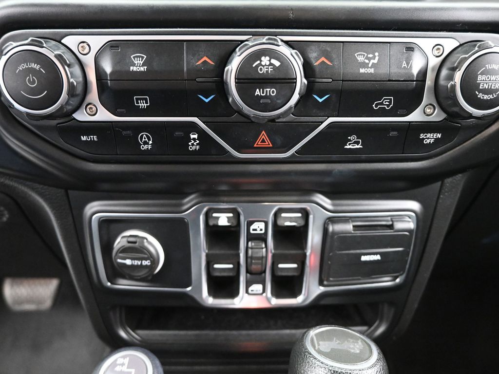 2021 Jeep Wrangler Unlimited Sahara photo 12