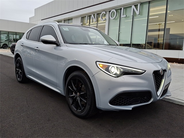 2020 Alfa Romeo Stelvio Ti photo 2