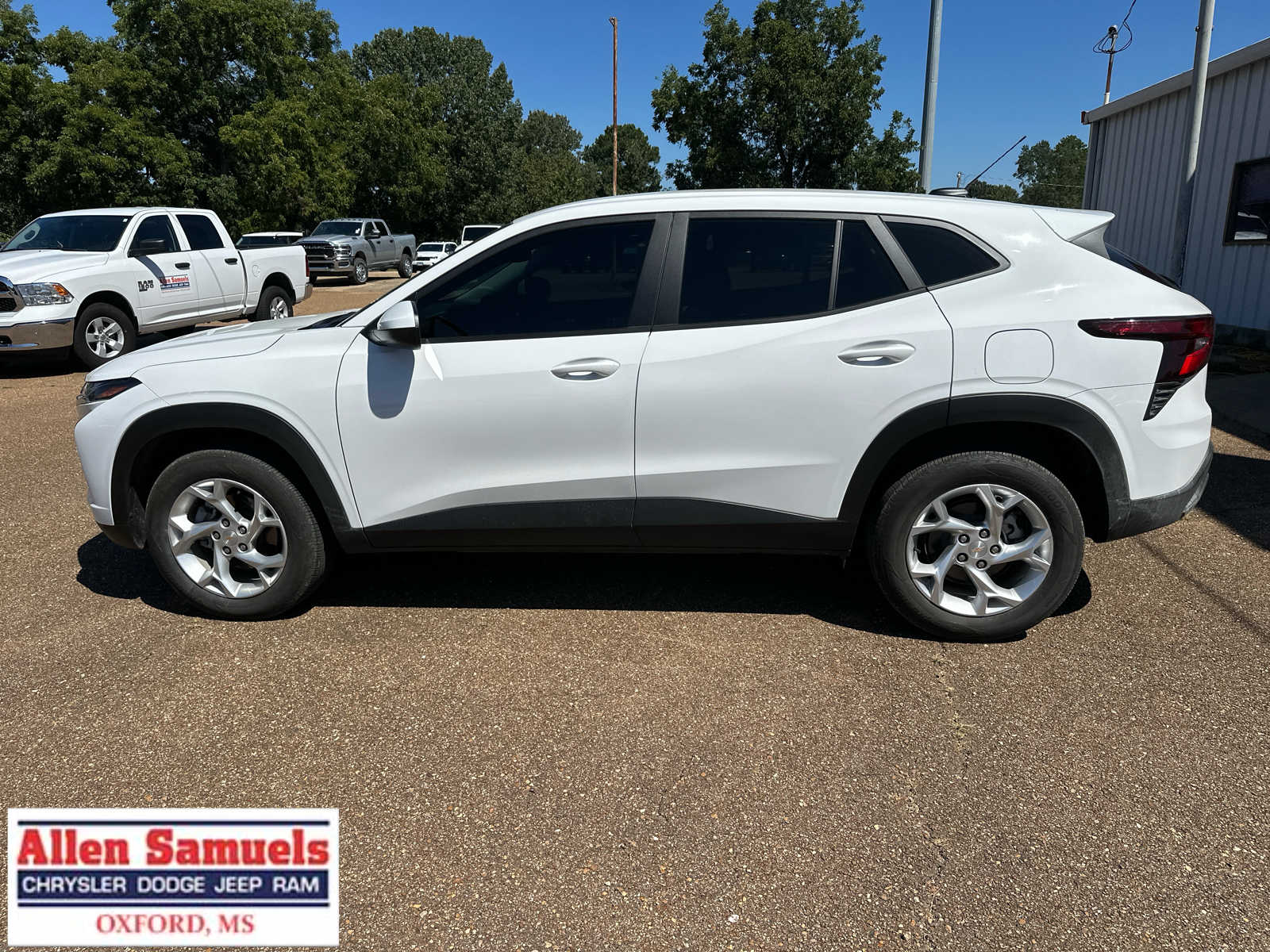 2025 Chevrolet Trax LS photo 8