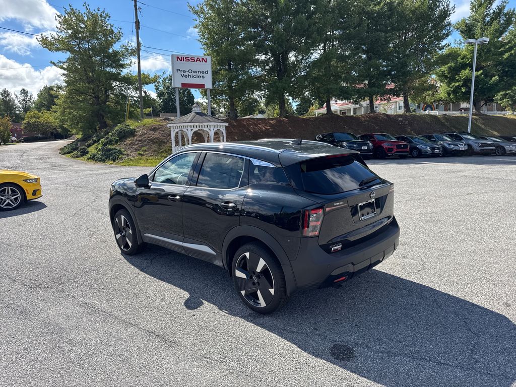 2025 Nissan Kicks SR photo 2