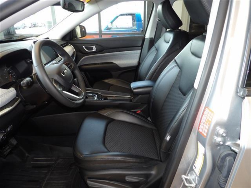 2022 Jeep Compass Latitude photo 24
