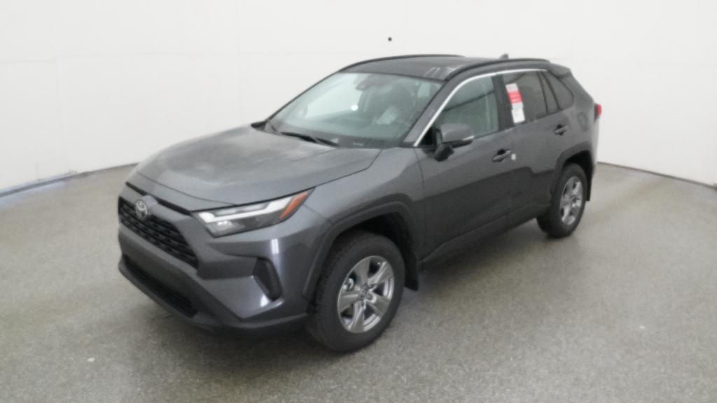 2025 Toyota RAV4 XLE's photo