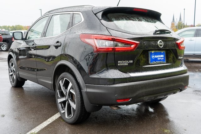 2022 Nissan Rogue Sport SL photo 2