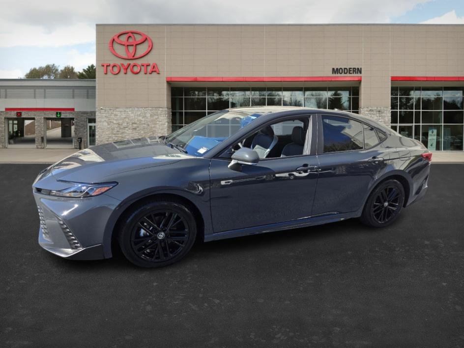 2025 Toyota Camry SE's photo