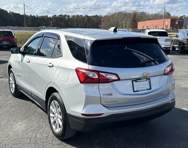 2019 Chevrolet Equinox LS photo 2