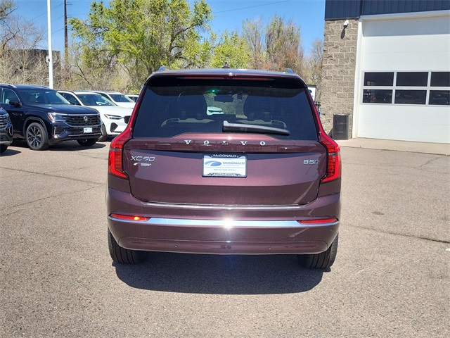 2025 Volvo XC90 B5 Core photo 4
