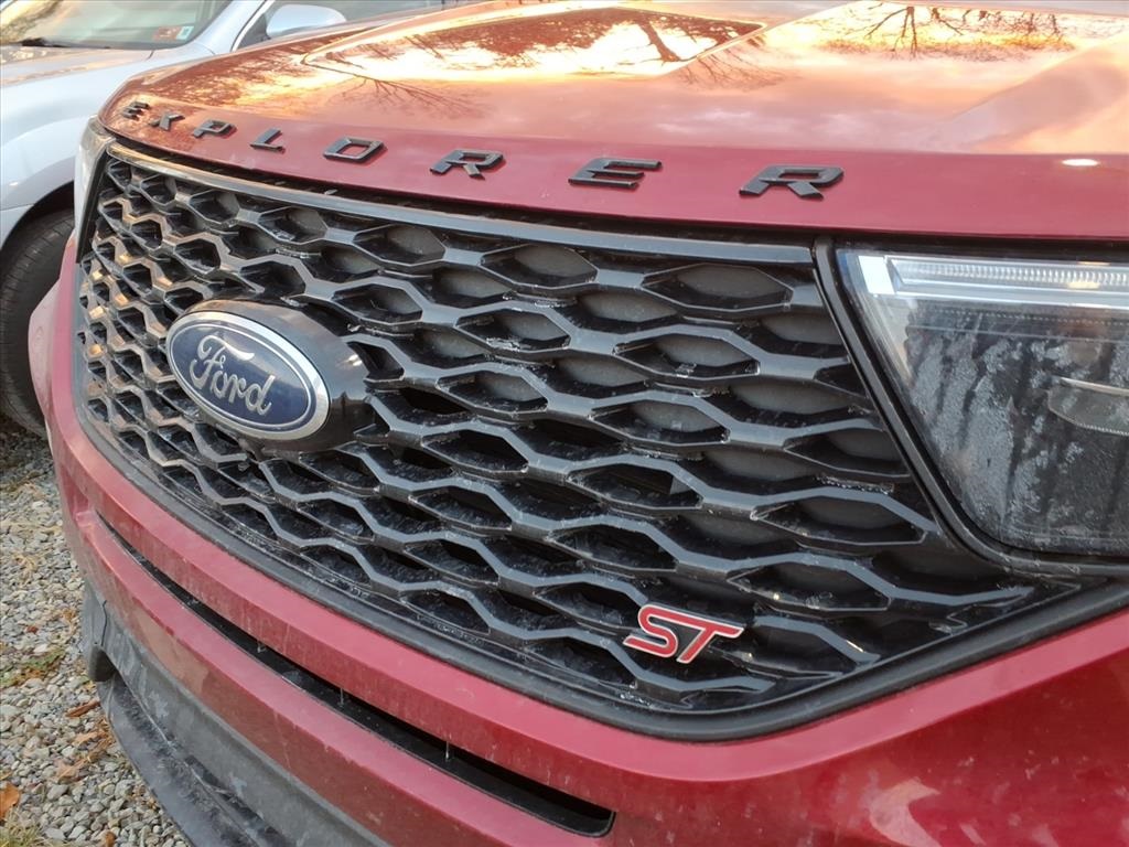 2023 Ford Explorer ST photo 2
