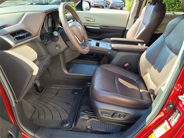 2023 Toyota Sienna Platinum photo 5