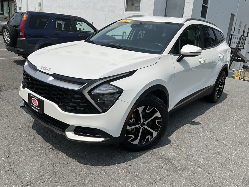 Used 2023 White Kia EX image 1