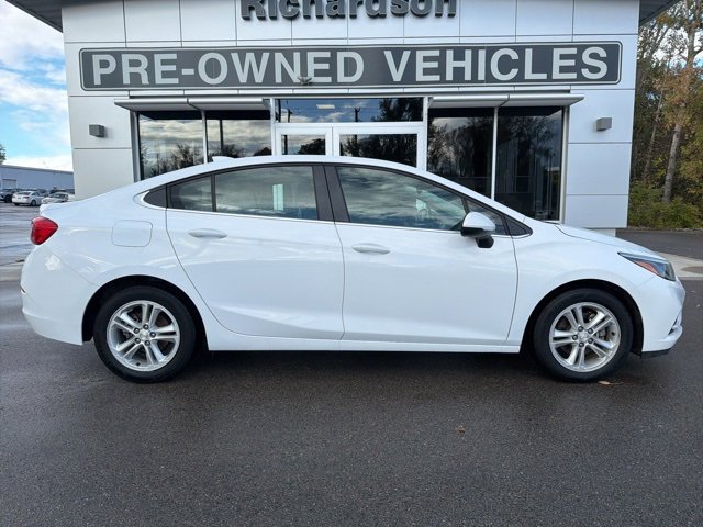Used 2018 Chevrolet Cruze LT with VIN 1G1BE5SM7J7233219 for sale in Gladwin, MI