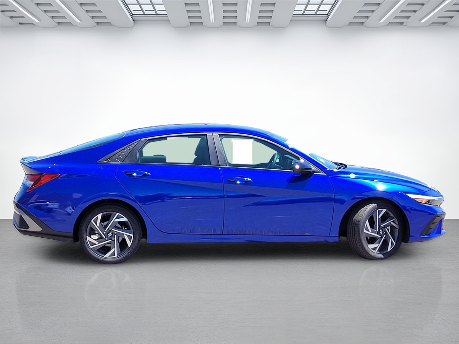 2025 Hyundai Elantra SEL Sport photo 3
