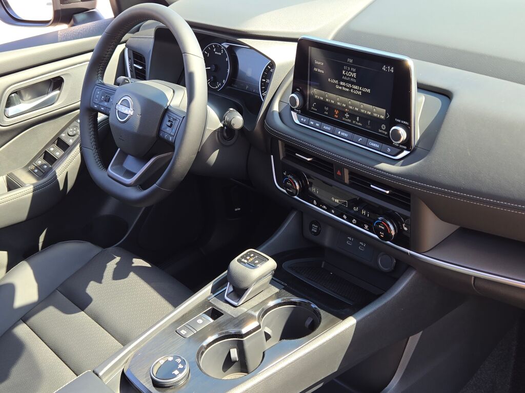 2026 Nissan Rogue SV photo 5