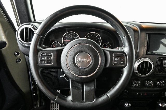 2015 Jeep Wrangler Unlimited Rubicon photo 3