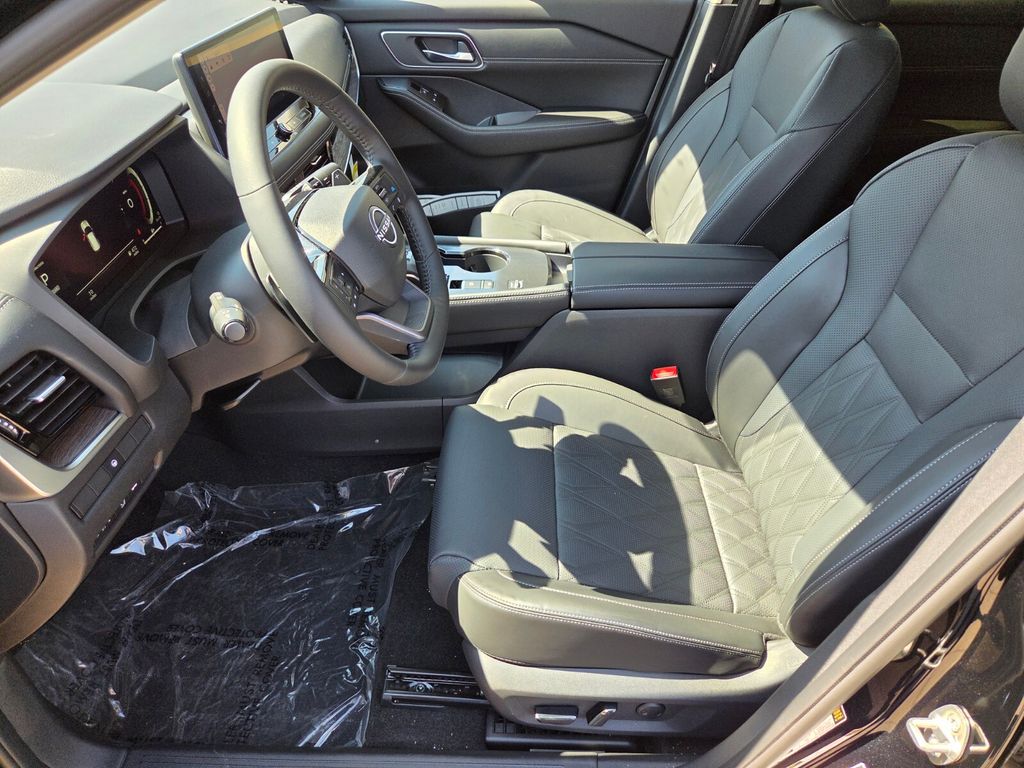 2025 Nissan Rogue Platinum photo 6