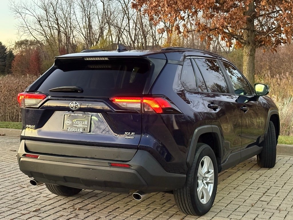 2021 Toyota RAV4 XLE photo 6