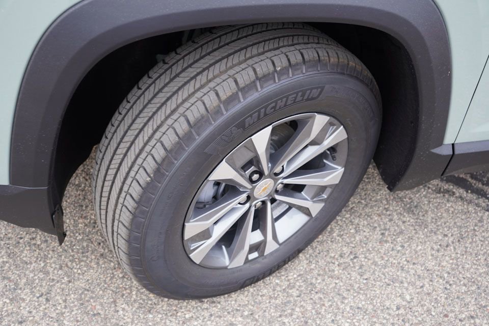 2026 Chevrolet Equinox LT photo 3