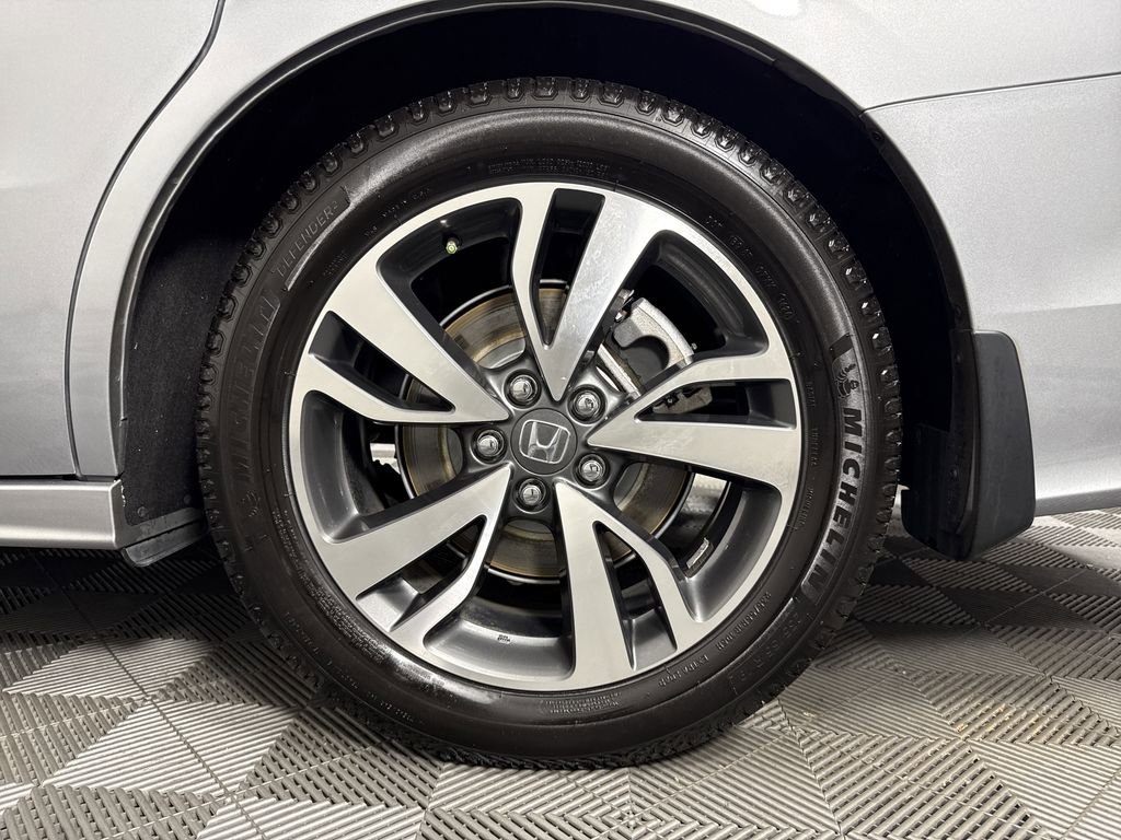 2023 Honda Odyssey Touring photo 16
