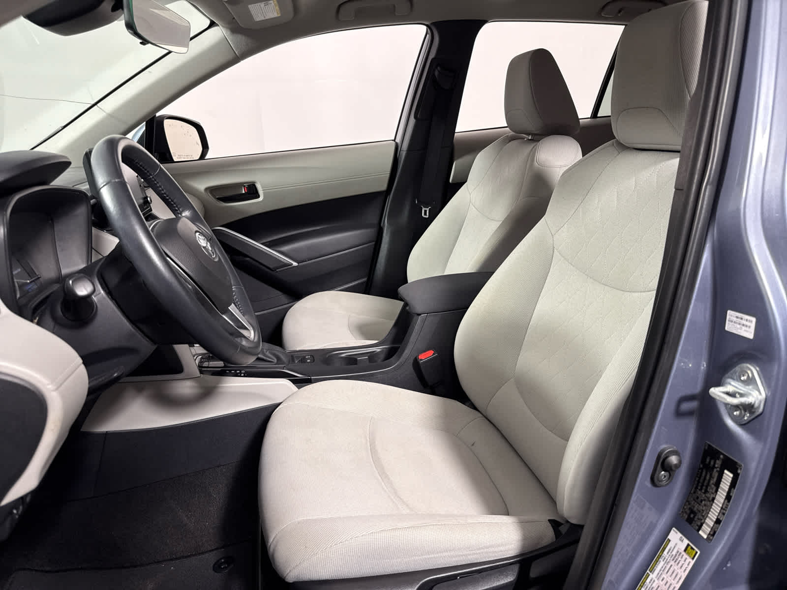 2022 Toyota Corolla Cross LE photo 14