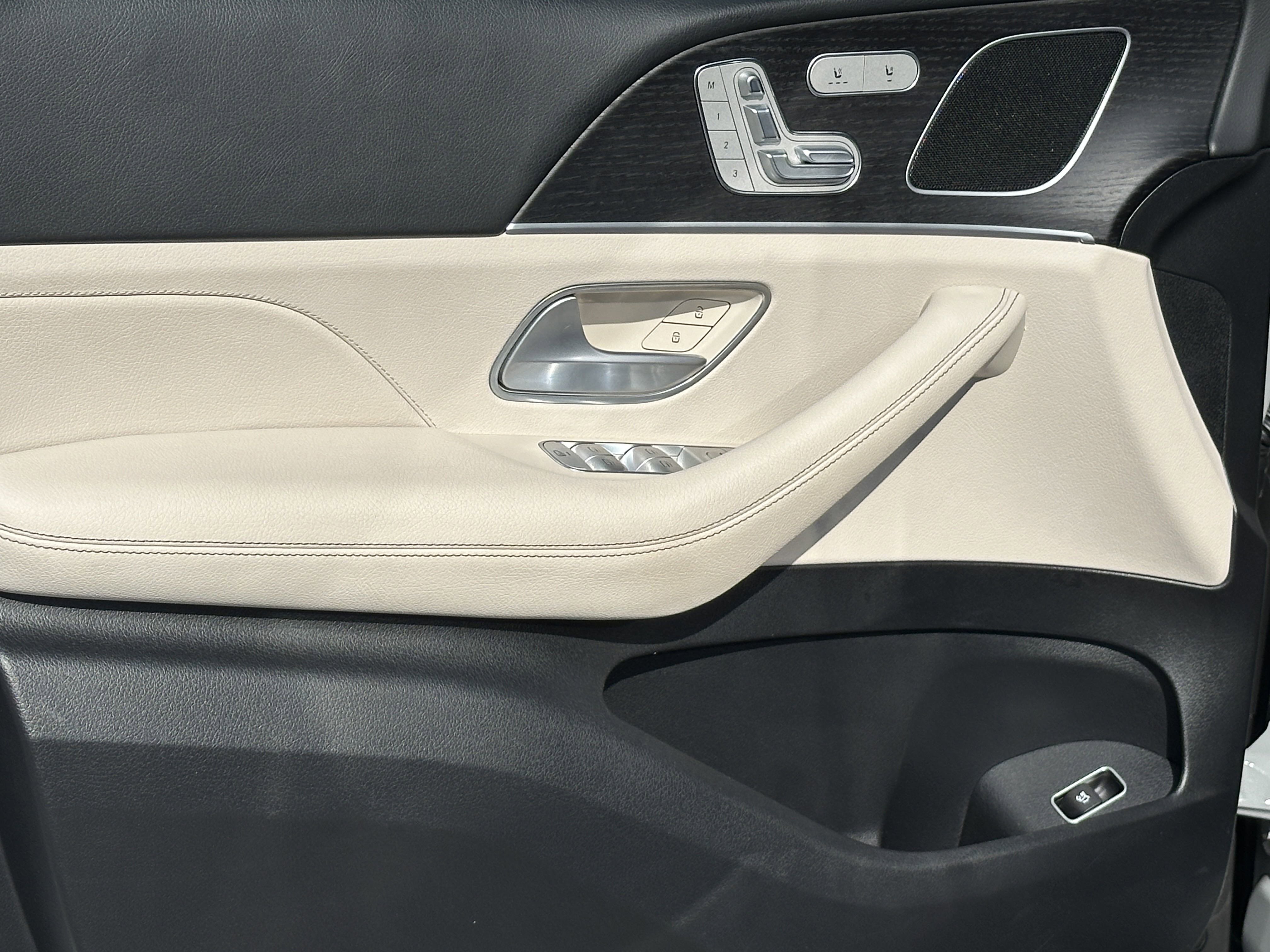 2024 Mercedes Benz GLE 350 4MATIC photo 2