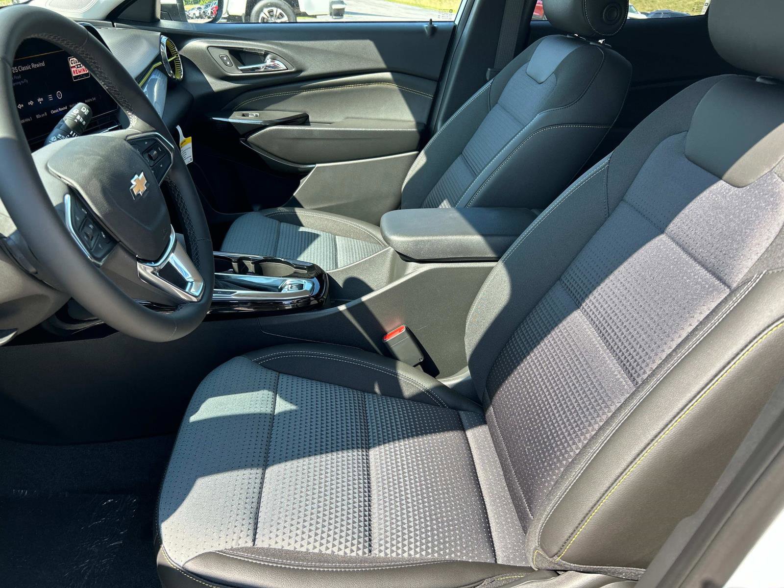2025 Chevrolet Trax LT photo 20