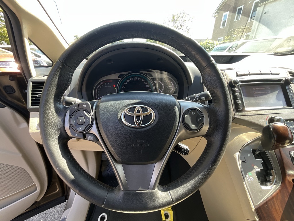 2013 Toyota Venza LE photo 23