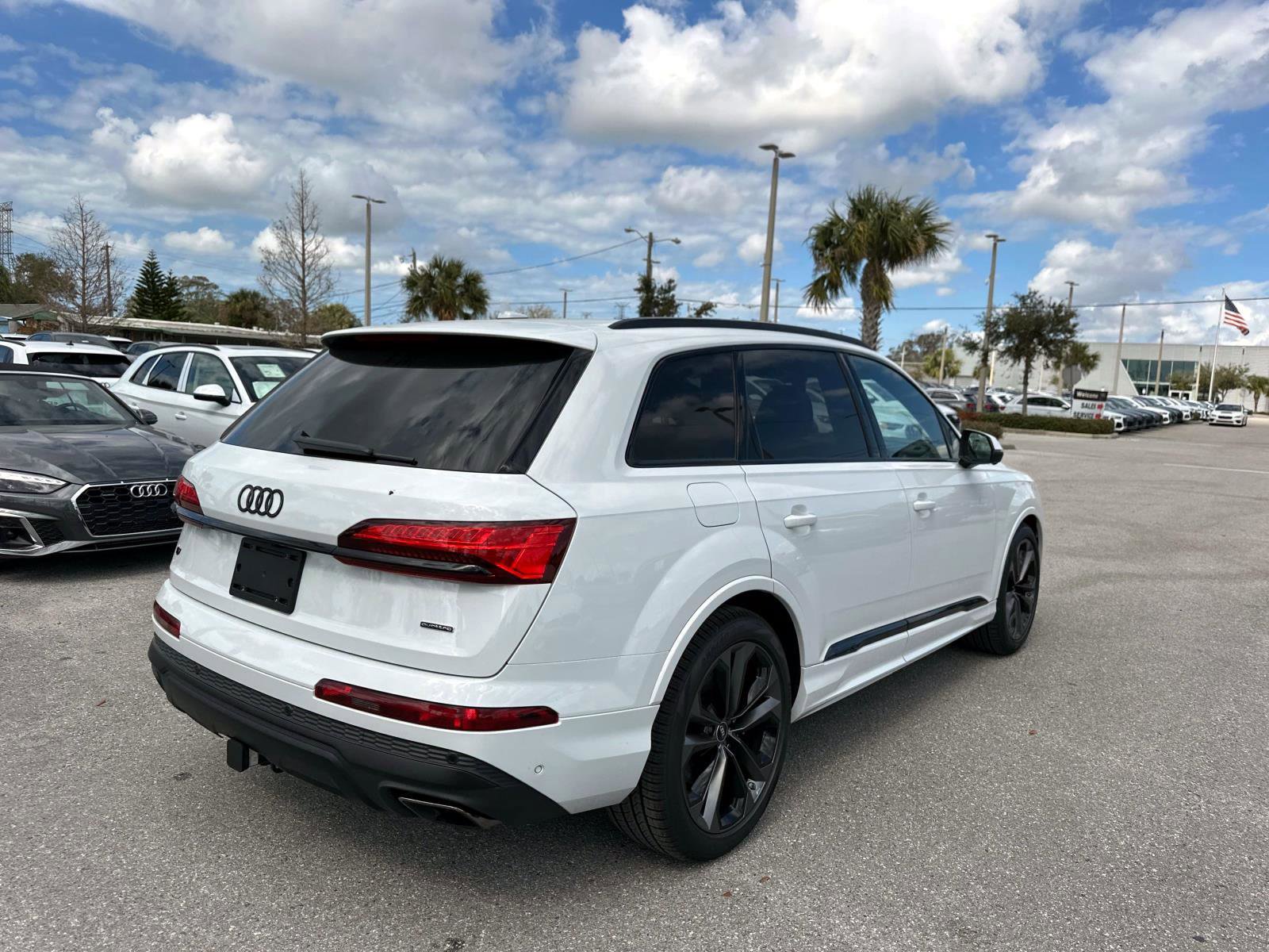 2025 Audi Q7 55 Prestige photo 4