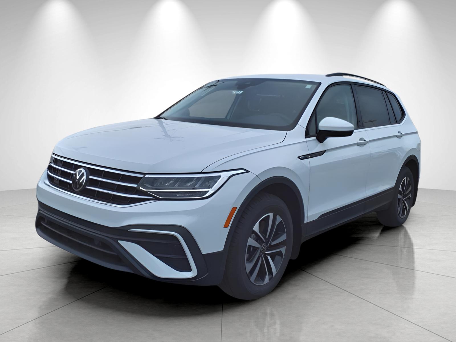 2024 Volkswagen Tiguan S's photo