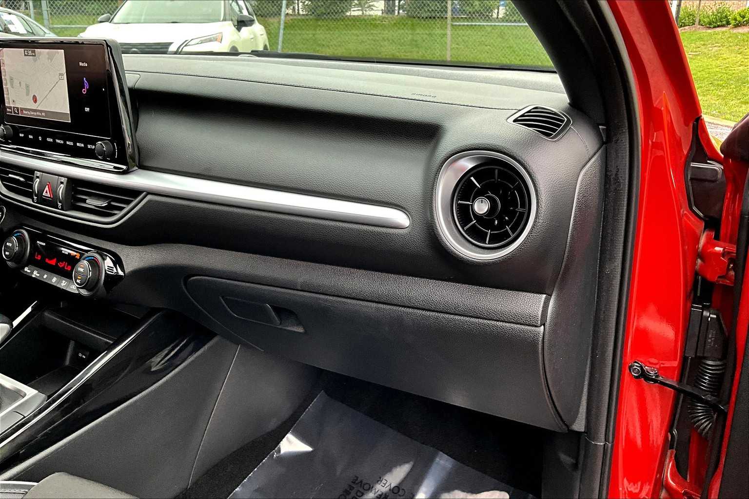 2023 Kia Forte GT-Line photo 17