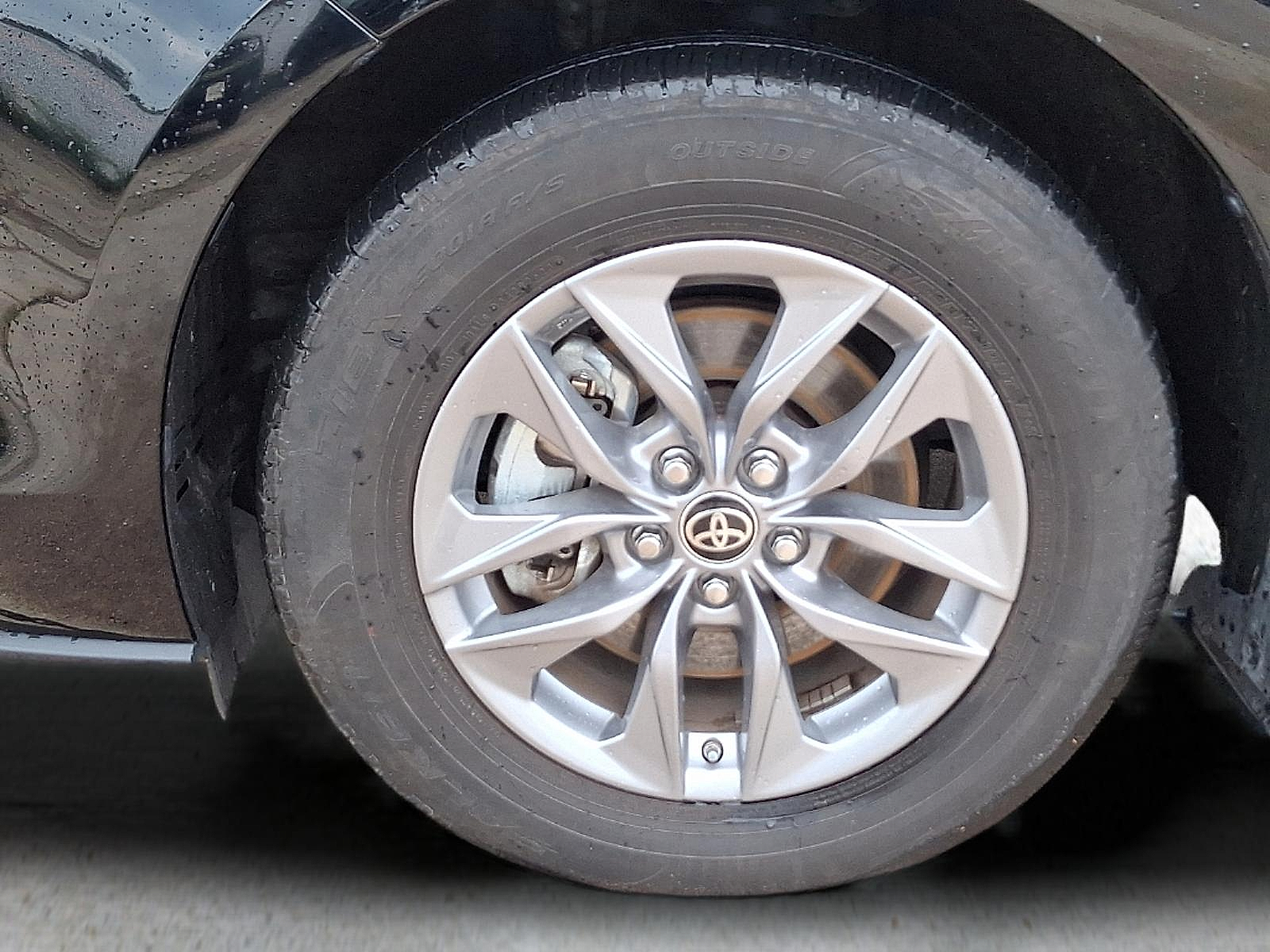 2024 Toyota Sienna LE photo 8