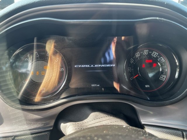 2023 Dodge Challenger SXT photo 3