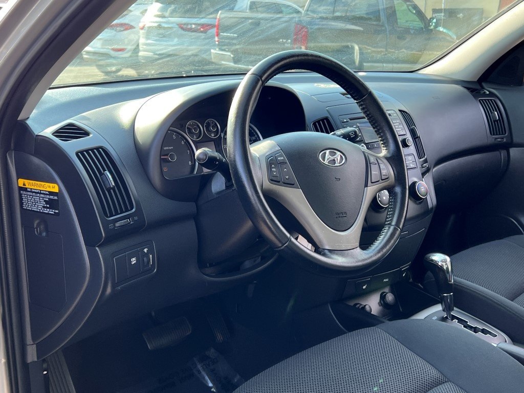 2010 Hyundai Elantra Touring SE photo 12