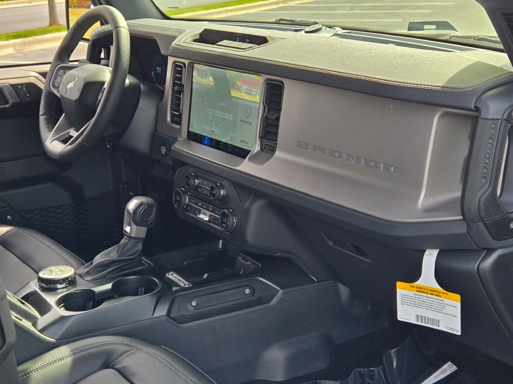 2025 Ford Bronco Outer Banks photo 6