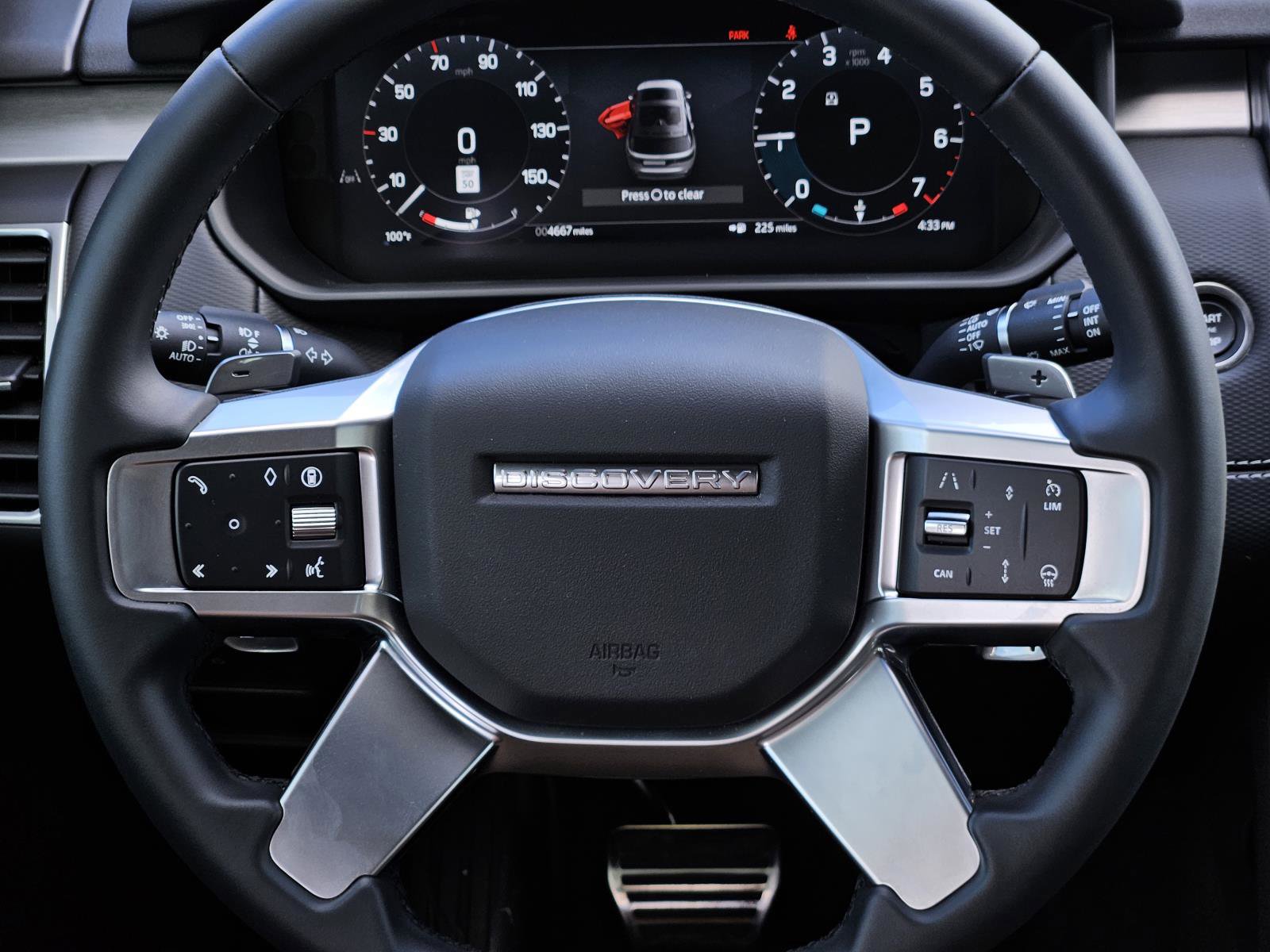 2025 Land Rover Discovery P360 Dynamic SE photo 39