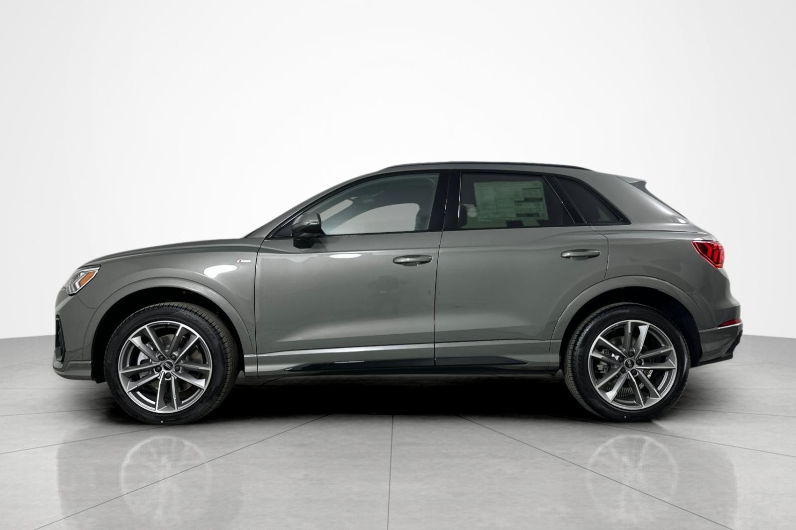 2025 Audi Q3 S line Premium 45 TFSI photo 3