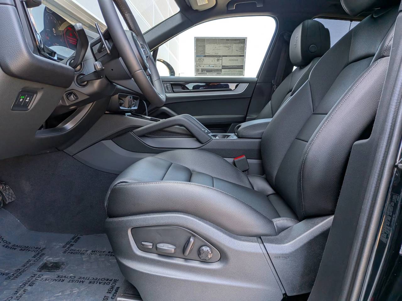 2025 Porsche Cayenne photo 5
