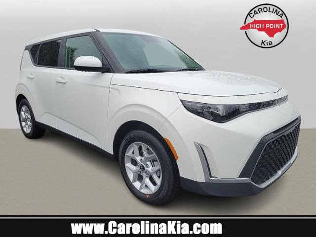 2025 Kia Soul LX's photo