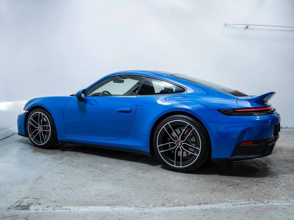 2025 Porsche 911 photo 2