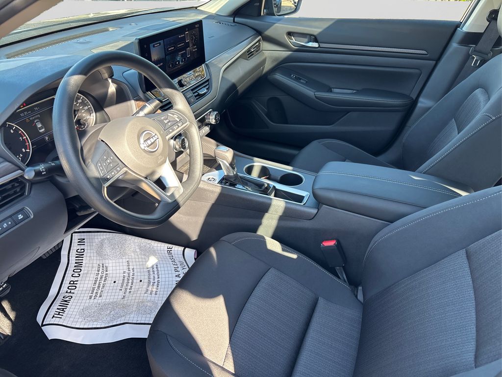 2025 Nissan Altima 2.5 SV photo 9