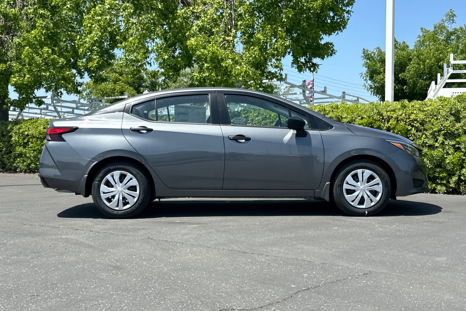 2025 Nissan Versa S photo 3