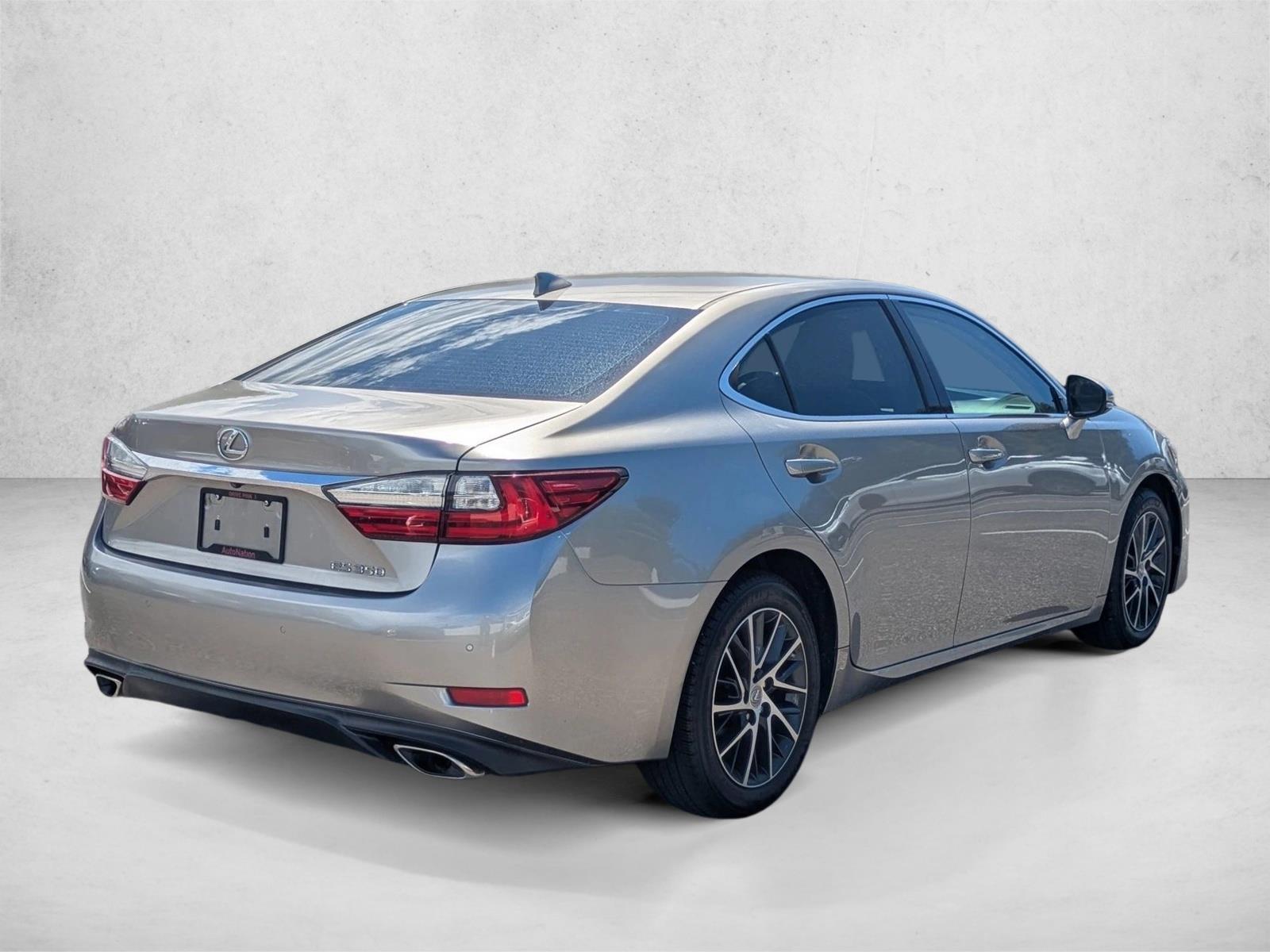 2016 Lexus ES 350 photo 4