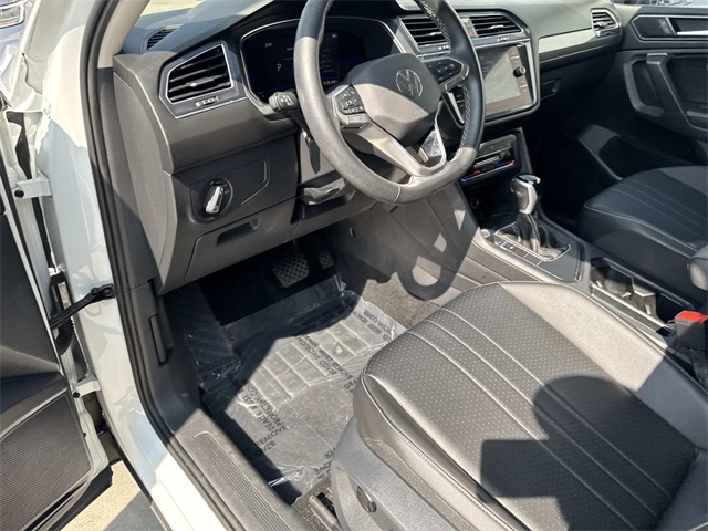 2022 Volkswagen Tiguan SE photo 13