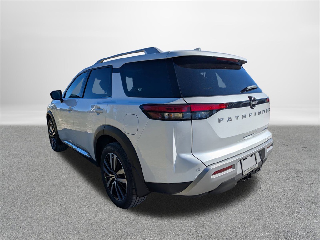 2025 Nissan Pathfinder Platinum photo 4