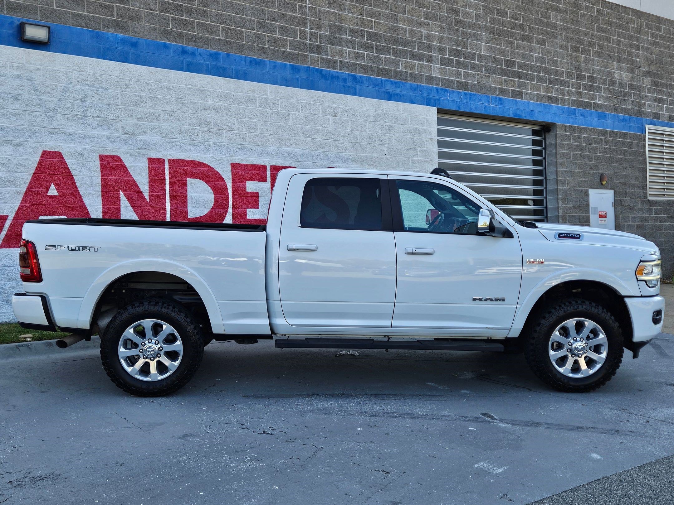 2022 Ram 2500 Laramie photo 8