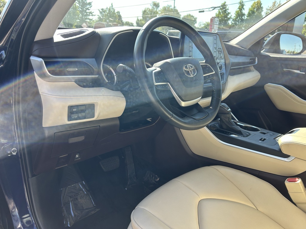 2022 Toyota Highlander Hybrid XLE photo 11