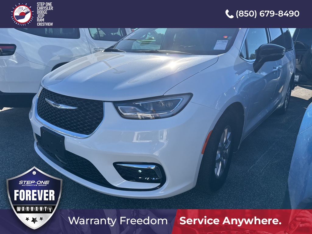 2025 Chrysler Pacifica Select's photo