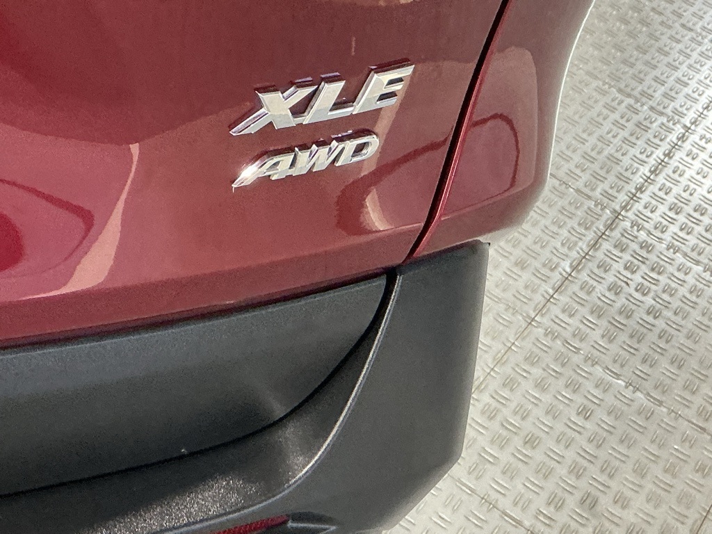 2024 Toyota RAV4 XLE photo 4