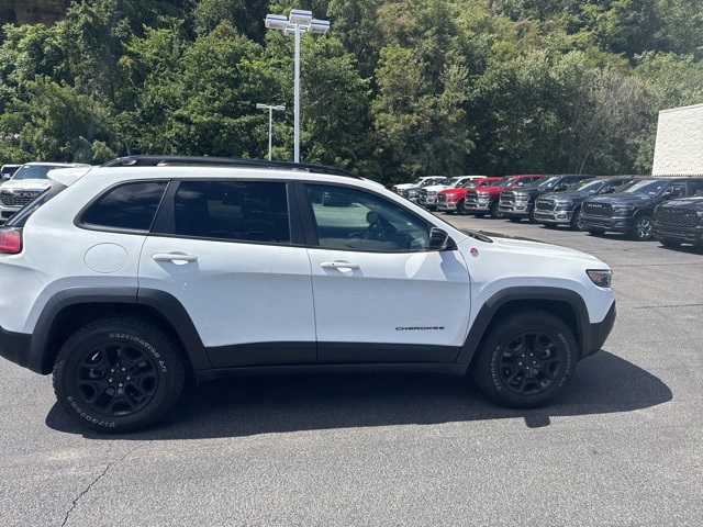 2022 Jeep Cherokee Trailhawk photo 2